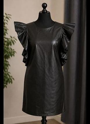 Платье zara из экокожи,новое, с биркой черного цвета, при необходимости пришлушь дополнительные замеры и фото