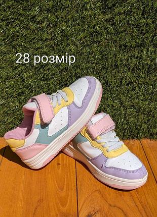 Детские кроссовки
