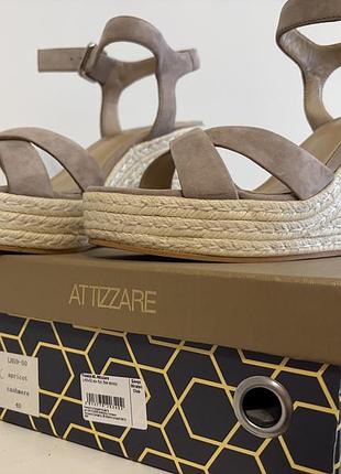 Босоніжки attizzare