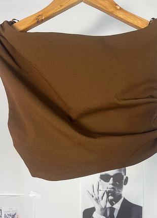 Zara — топ асиметричний