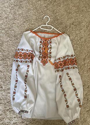Вишита в ручну блуза,тканина атлас