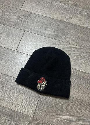 Шапка з прикольним логотипом vintage 1997