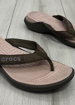 Женские вьетнамки crocs capri (24,5 см)