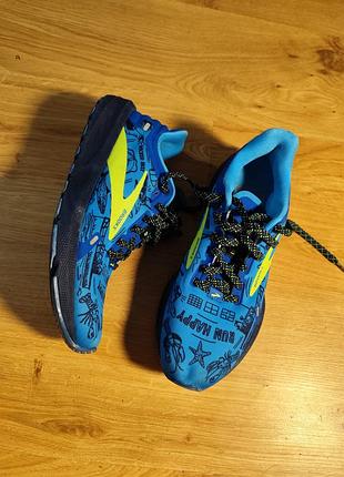 38/24-24.5 кросівки brooks
