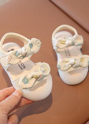 Детские белые босоножки для девочки на двух липучках 17