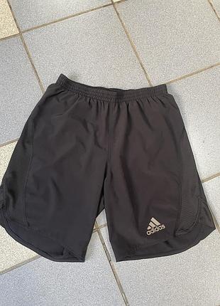 Легенькі шорти adidas чорні.ці чорні спортивні шорти adidas мають технологію climacool для покращеної вентиляції.