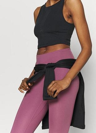 Спортивний кроп-топ nike dri-fit чорний з принтом розмір l
