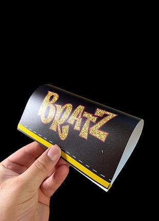 Наклейка - бирка на авто " bratz " - бирка - мини-этикетка - подарок на авто - декорация на авто