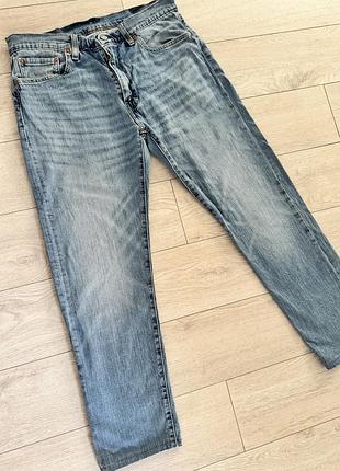 Джинси levi's 505 з класичним шкіряним патчем та світло-блакитним випраним кольором