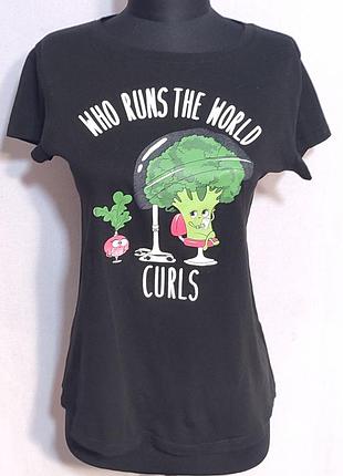 Черная хлопковая футболка fb sister с принтом брокколи «who runs the world? curls»размер xs 34