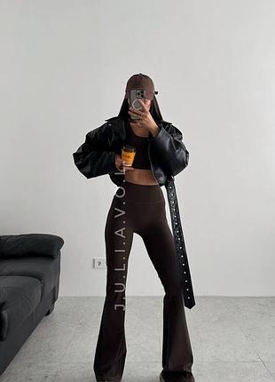 Штани коричневі кльош plt prettylittlething