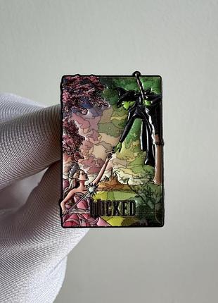Пін значок металевий брошка  «ельфаба та ґлінда» — фея та відьма мюзикл «wicked» (вікед)