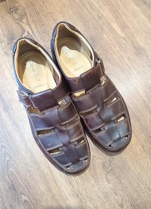 Продам мужские кожаные сандалии бренда clarks