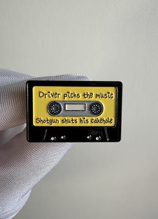 Пін значок металевий брошка «касета driver picks the music» із серіалу «надприродне» (supernatural)