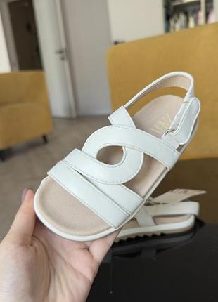 Дитячі босоніжки zara