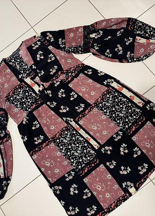 Стильна коротка  жіноча сукня в квітковий принт primark