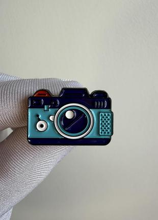 Пін значок металевий брошка «ретро фотоапарат» – емалевий значок для фотографа та любителя фотографії