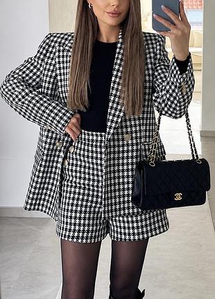 Костюм zara xs - двобортний піджак і шорти в чорно-білу клітинку.