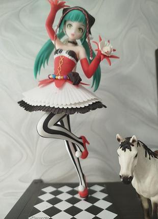 Аніме фігурка хатсуне міку піеретта. anime figurine hatsune miku pieretta. хатсуне мику фигурка