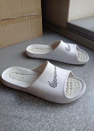 Шльопанці nike victori one shower