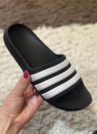 Оригінальні шльопанці adidas 35/36 розмір (22-22.5 см) б/в