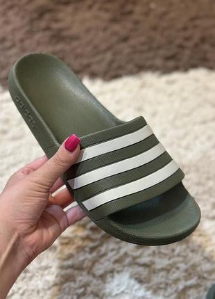 Оригінальні шльопанці adidas 38/39 розмір (24-24.5 см нога) б/в колір хакі