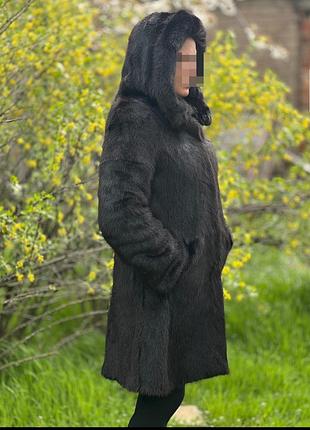 Шуба
імпортний кролик (бобрик), що імітував норку.
розмір 42-46 
( є нюанси на поясі)