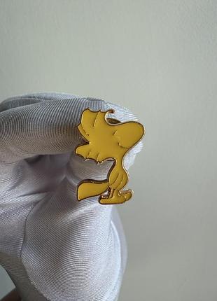 Пін значок металевий брошка вудсток (woodstock) із коміксу peanuts – емалевий значок жовте пташеня