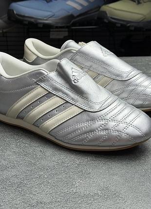 Кросівки adidas js4023