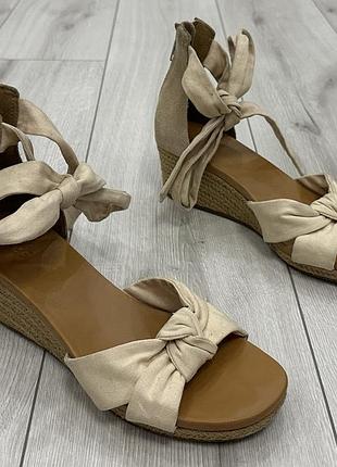 Женские босоножки на танкетке ugg yarrow natural canvas espadrille (26 см)