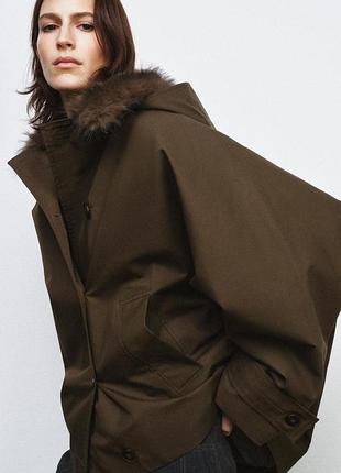 Короткий утепленный тренч zw collection с искусственным мехом на воротнике 0155/041/507 с