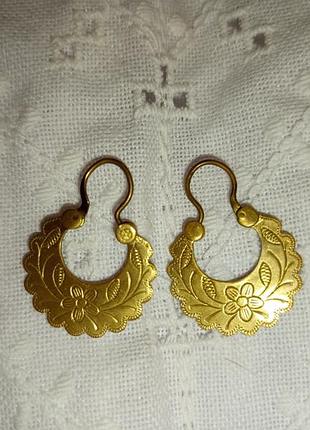 Сережки лунниці (у формі півмісяця)