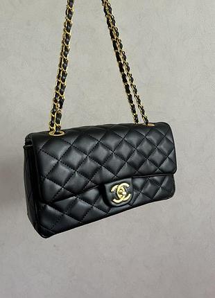 Сумка в стилі chanel (не оригінал). матеріал — екошкіра, золотиста фурнітура, без дефектів. стильна та містка.