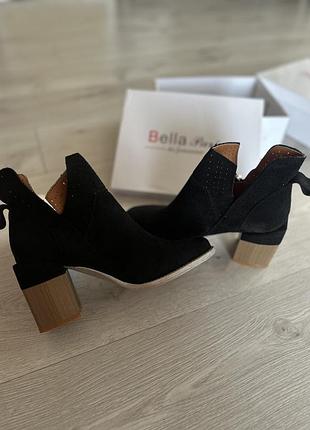 Нові замшеві черевики bella paris