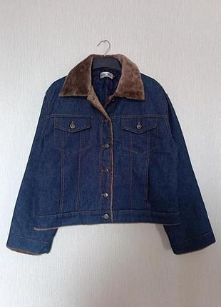 Укороченная джинсовая куртка с мехом шерпа размер l/xl