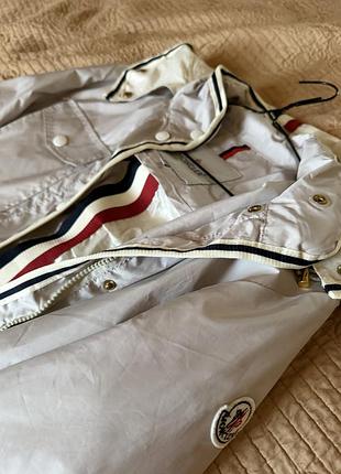 Стильна вітровка moncler