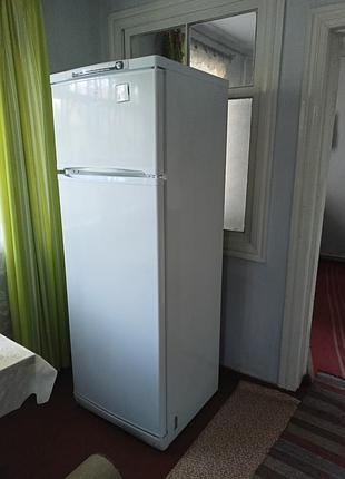 Холодильник indesit