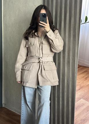Пальто-сорочка oversize бежева с накладними карманами s