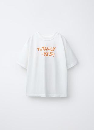 Футболка zara 140, 152 мальчишку летом, белая с принтом