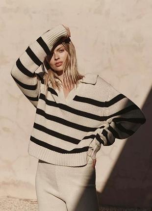 Стильный свитер с воротничком от zara