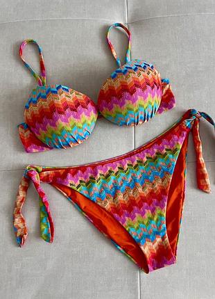 Яскравий  з камінчиками купальник calzedonia