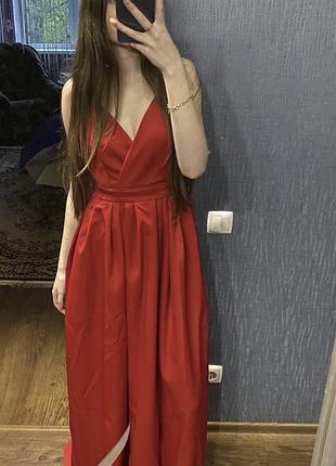 Нарядна сукня червона