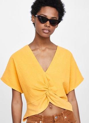 Блуза zara s з вузлом спереду жовто гірчична кроп топ літній жатка
