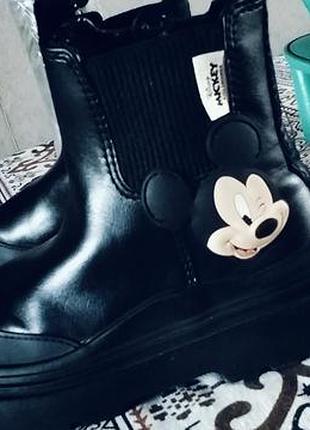 Стильні демісезонні черевики zara kids із міккі маусом (disney)