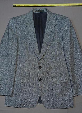 Плечі 50 см vintage st. michael from marks&spencer made in the uk 
size eur 50  medium pure new wool 2516 523 
black/white   в ялинку піджак