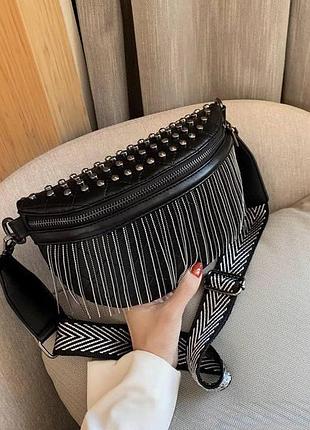 Стильная сумка-бананка с металлическим декором black chain, чёрная (24 × 15,5 × 6,5 см)