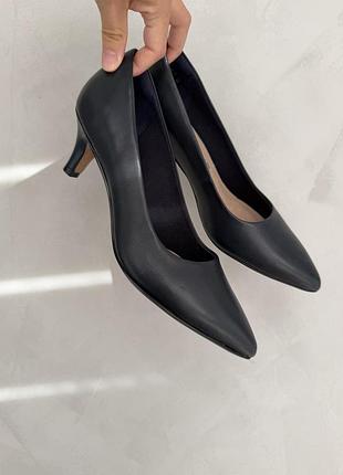 Нові шкіряні туфлі човники clarks, 36р