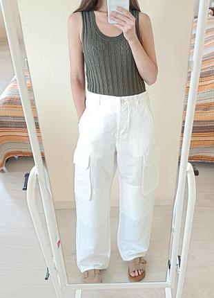 Белые льняные брюки с карманами arket