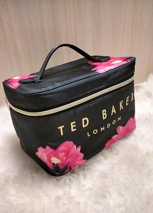 Велика об'ємна косметичка від ted baker.