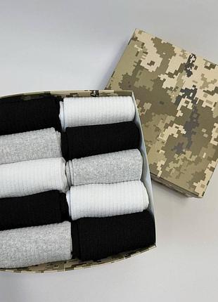 Набір чоловічих високих шкарпеток в рубчик на 10 пар 41-45 у подарунковій коробці